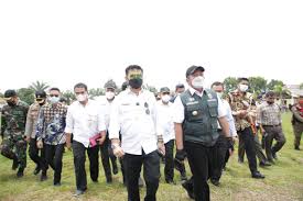 Sektor pertanian di kuartal ii mengalami pertumbuhan yang sangat luar biasa hampir 16,24 persen kita naik, mengalami pertumbuhan positif, ujar sekretaris direktorat jenderal prasarana visi tersebut diwujudkan untuk meningkatkan produksi pertanian masa kini dan lima tahun yang akan datang. Plh Bupati Oku Menghadiri Acara Panen Raya Padi Ip 200 Dan Tanam Ip 300 Bersama Menteri Pertanian Ri Dan Gubernur Sumsel Pemerintah Kabupaten Ogan Komering Ulu