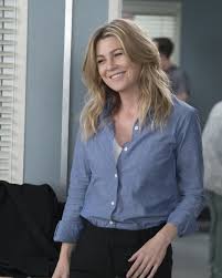 Noté parmi les meilleurs épisodes de la saison 1, ce dernier captive via une réalisation originale et un jeu d'acteurs à très haut niveau. Ellen Pompeo As Meredith Grey Grey S Anatomy One Day Like This Tell Tale Tv Greys Anatomy Greys Anatomy Episodes Meredith Grey Hair