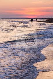 Sie hat etwa 5,3 millionen einwohner und ist eine der am besten entwickelten regionen russlands. Sonnenuntergang Schwarzmeer Strand Anapa Region Krasnodar Fototapete Fototapeten Anapa Dramatischen Himmel Schwappen Myloview De