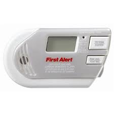 Carbon monoxide (co) is an odorless, colorless, poisonous gas that spreads from household items and equipment made from charcoal, wood, gas, or. First Alert Plug In Explosive Gas Co Photoelectric Detector Lowe S Canada
