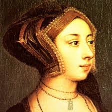 Elsa Collier's Instagram, Twitter & Facebook