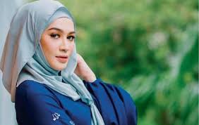 Jangan benci cintaku türkçe altyazılı i̇zle. Suria Amanda Malaysia Dilanda Fenomena Husna