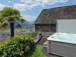 Ebenso nicht erlaubt ist die verwendung von schaum bildenden zusätzen, da beim sprudeln in verbindung mit sauerstoff. Whirlpool Spa Und Swimspa Schwimm Spa Kaufen In Bern Solothurn Freiburg Whirlpool Im Spagart Center Bern Kaufen