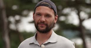 Frida setter ned foten i Sommerhytta