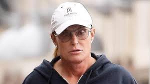 Bruce Jenner, padrastro de Kim Kardashian, continúa con su cambio de sexo