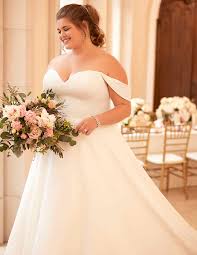 This style can be modified to fit different hair types and wedding aesthetics, from bohemian to formal. Most Flattering Wedding Gown Designs For Plus Size Brides