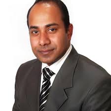 Professional Agents at Venture