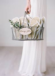 Weitere individuelle dekorationen für verschiedenen anlässe wie hochzeit. Flip Flop Korb Fur Deine Hochzeit Mit 15 Paaren In Weiss Und Zartem Blush Flip Flops Hochzeit Gastgeschenke Hochzeit Hochzeitsgastgeschenk