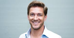 Vild med dans' Michael Olesen fejrer første fødselsdag som far: Deler sødt  billede