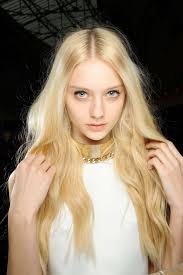 nastya kusakina gaya rambut warna rambut pirang warna rambut