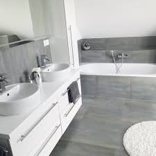 Instagram Wohn Emotion Landhaus Badezimmer Bathroom Modern Grau Weiss Grey White Badezimmer Ideen Grau Badezimmer Innenausstattung Badezimmer Fliesen