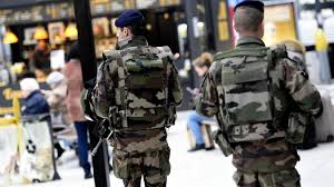 L'armée de terre espagnole (ejército de tierra) est la composante terrestre des forces armées espagnoles. En 2020 L Armee De Terrerecrutera 16000personnes