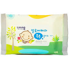 Khăn ướt mềm mại, không xơ, an toàn Living Chok Chok Aloe Vera gói 10 miếng