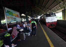 Jalan merupakan gerak perpindahan tubuh mulai pada satu posisi ke dalam posisi lainnya dimana dilakukan dengan melangkahkan kaki secara bergantian. Tiket Kereta Api H 3 Lebaran Sudah Terjual Habis Poskota