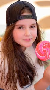 🍭Bat Mitsva Vibes 🍭, Un shooting qui capture l’énergie, la joie et le  style unique de cette jeune fille !, Le Shooting Bat Mitsva, c’est aussi  l’occasion d’exprimer sa personnalité à travers des ...