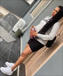 Singer chidinma ekile turned a year older yesterday may 2 and to celebrate turning older she has just dropped some sassy photos rocking her trademark shoe haircut. Stella Dimoko Korkus Com Crooner Chidinma Posts New Photos