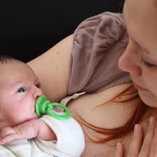 Willst du die kuhmilch dem baby schon mit auch enthält diese milch oft zu viel süßstoffe. Braucht Mein Baby Einen Nuckel Geborgen Wachsen