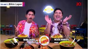 Taburkan cendawan hiris, cili merah dan baki halia, bawang putih dan leek tadi. Bikin Laper Digoyang Lezatnya Nasi Goreng Nanas Dan Kakap Kukus Thailand