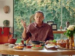 İpucu beşlisi grubundan sonra müzik çalışmalarına bireysel olarak devam eden ayhan sicimoğlu başarılı bir perküsyon. Maret In Yeni Reklam Yuzu Ayhan Sicimoglu