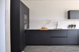 Cocinas blancas amplias y luminosas. Ideas Para Cocinas Fotos De Cocinas Modernas Con Armarios Con Paneles Lisos Noviembre 2020 Houzz Es