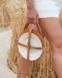Lookbooks Minimal Visual In 2020 Jacquemus Innovative Fashion Fashion