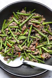 Besoin D Une Recette Facile Pour Ce Soir Misez Sur Ce Wok Au Riz Basmati Pensez A Faire Mariner Votre Viande 1h Saute De Boeuf Diner Facile Nourriture Saine