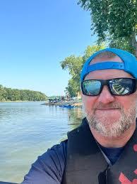 Angela Tomasi's Instagram, Twitter & Facebook