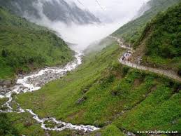 Here are top 23 things to do in kashmir such as shikara rides, trekking, gondola rides, houseboat stay & rafting on your next trip to this paradise in 2021. Chalo Mata Ke Darbar With Kashmir Tour 11323 Holdiay Packages To Jammu Katra Pahalgam Gulmarg Srinagar