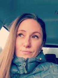 Amber Isler's Instagram, Twitter & Facebook