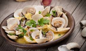 Es muy importante elegir bien las almejas, dile a tu pescadero que te dé las más frescas e intenta cocinarlas el mismo día que las llevas a casa. Como Abrir Las Almejas Karlos Arguinano