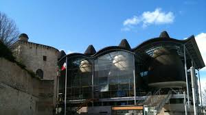 Sur place, c'est une journée shopping qui vous attent, tout en. Faux Grands Crus De Bordeaux Retour A La Case Justice Pour L Ex Footballeur Christophe Robert