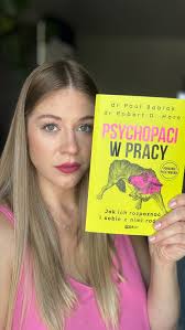 Psychopaci to osoby poważnie zaburzone, które nie są zdolne do empatii, nie  doświadczają wyrzutów sumienia, czy poczucia winy, są bezwzględne, okrutne  i kierują się wyłącznie własnym interesem, ...