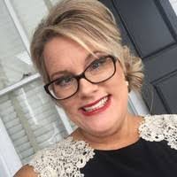 Leona Hansen's Instagram, Twitter & Facebook