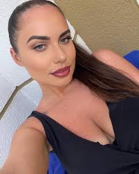 So that's your after school fit very nice. You going to the gym or you  gonna go swimming I like to see you