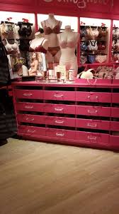 Victoria S Secret Pink 1138 S Delano Ct W B150 Chicago Il 60605 Usa