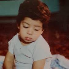 I sitt program idag med Candace Owens hänvisade Tucker Carlson till  nazisten Nick Fuentes som en "arg gay kille" och en "konstig liten gay  kille i sin källare i Chicago." Som svar