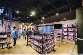 Mencari tas yang trendi dan berkualitas untuk berpergian di ujung minggu? Malaysia Is Getting Its Very Own Bts Pop Up Store In One U New Society