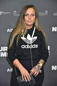Wieviel schwesta ewa verdient und andere dinge, die fans ständig wissen wollen. Nach Haftstrafe Schwesta Ewa Liess Sich Ihren Po Vergrossern Promiflash De
