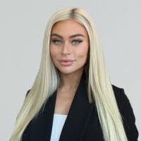 Isabelle Stark's Instagram, Twitter & Facebook