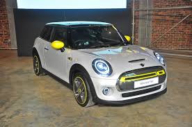 The new mini cooper now comes with more doors! All Electric Mini Cooper Se Arrives At Rm219k Carsifu