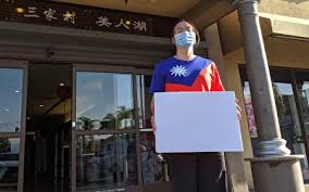 皇崗口岸（huanggang port of entry），位於中國廣東省深圳市福田區福田街道皇城社區，接連對岸的香港落馬洲管制站。 使用皇崗口岸往返香港及內地的旅客人數甚多，在陸路口岸中僅次於羅湖口岸，目前是唯一每天24小時. è¯äººè'—è‡ºç£åœ‹æ——è¡£ç¾…è˜­å´—æ'é¦™æ¸¯ç«Ÿé­æ€'æ–¥ ç™½ç´™ é¦™æ¸¯åœ‹å®‰æ³• æ´›æ‰ç£¯ å¤§ç´€å…ƒ