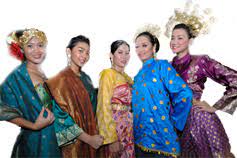 Mari kita lihat fesyen pakaian orang melayu. Kebudayaan Bahasa Melayu