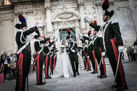 L'omaggio di milo manara alla polizia di stato in questa emergenza covid. Pin Di Federico Barbieri Su Uniformi Militari Foto Di Sposi Fotografia Di Matrimonio Pose Matrimonio