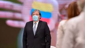 Uno de los hombres fuertes del gobierno colombiano, el ministro de defensa carlos holmes trujillo, ha muerto por coronavirus esta madrugada del 26 de enero, según han confirmado varios familiares suyos, entre ellos su hijo iván trujillo y su hermano josé renán. Zfca 0uucwj2ym