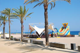 Führt dich dein urlaub nach spanien, möchtest du in einer niedlichen tapas bar versacken und dich an was macht barcelona zum attraktiven reiseziel für deinen spanienurlaub? Calella Spanien Strand Leuchtturm Tipps