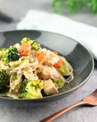 Brokkoli Hahnchen Mit Konjaknudeln Lchf Keto Glutenfrei Rezept Rezepte Shirataki Rezepte Kohlrabi Kochen