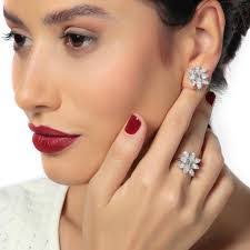 Renee Ring's Instagram, Twitter & Facebook