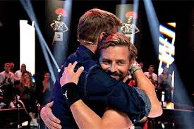 Wie die umarmung eines alten freundes legt es sich um den fernsehzuschauer, wie eine abrissbirne trifft es joko und klaas: Frechsterfrechdachs Tumblr Com Tumbex