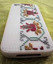 This free valentine cross stitch pattern and matching floss thread holders are a handy cute addition to your stash. Other Crafts Handmademess