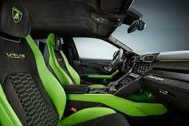 Its chiseled bodywork and hulking proportions are. Lamborghini Urus Leuchtend Grun Ins Neue Modelljahr Kus Newsroom